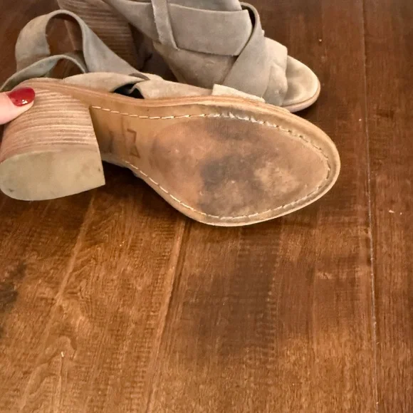 Marc Fisher Valen Suede Block Heels Sandals Ankle Strap - Picture 5 of 7